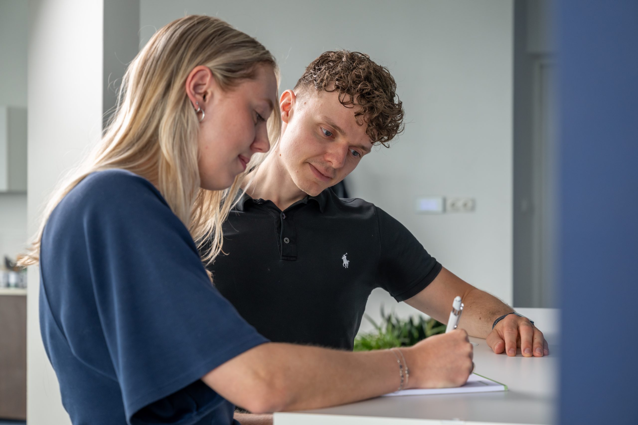 3D configurator: Sanne noteert, Rients kijkt mee
